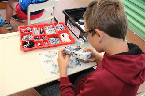 Vaikai programuojasi robotukus