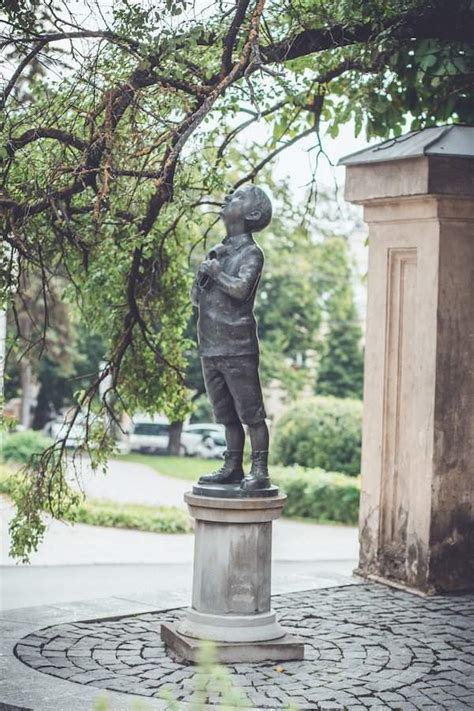 Paminklas Romainui Gary Vilniuje 