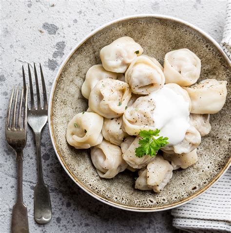 paruošti naminiai koldūnai prieš virimą