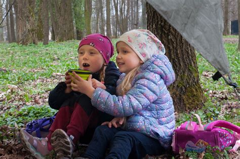 Miškinga aplinka, kurioje įsikūręs darželis