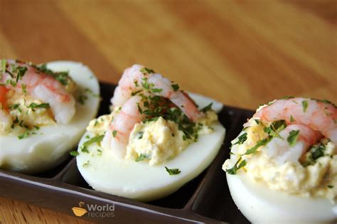 Įdaryti kiaušiniai su krevetėmis ir ikrais