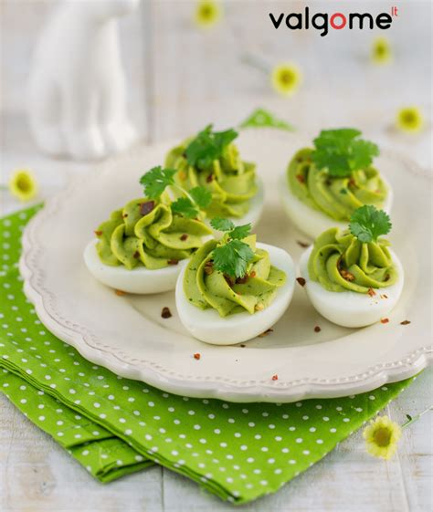 Sveikuoliški įdaryti kiaušiniai su avokadu