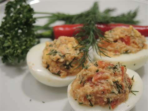 Aštrūs įdaryti kiaušiniai su paprika