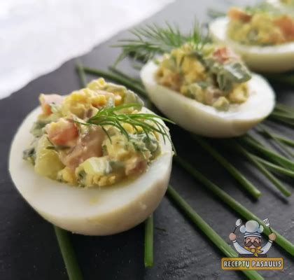 Kepti įdaryti kiaušiniai su kumpiu