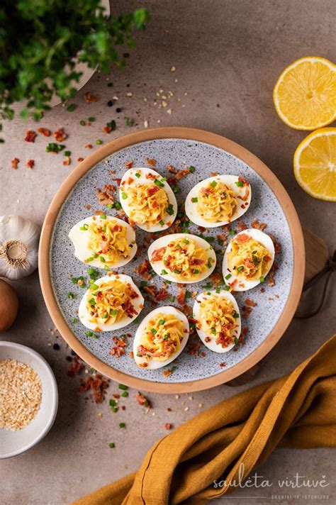 Įdaryti kiaušiniai su garstyčiomis ir paprika