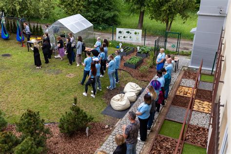 sensorinis sodas senjoru globos namuose
