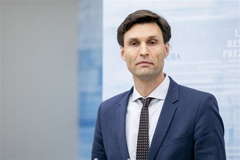 lygiavertės pareigos