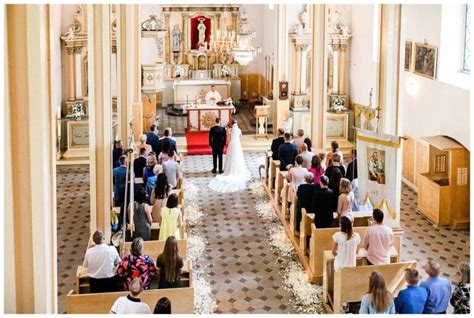 sutuoktuviu ceremonija baznycioje