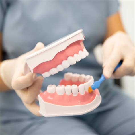 Nėščia moteris, rūpinasi burnos higiena