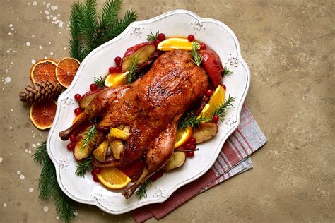 Žąsis su obuoliais ir raugintais kopūstais